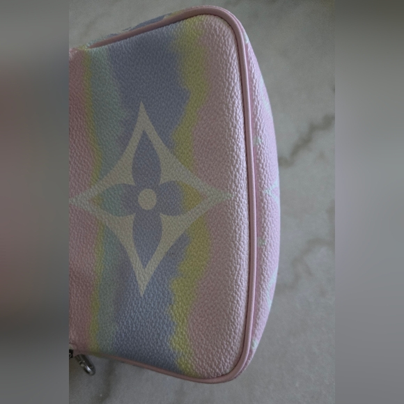 Louis Vuitton Limited Edition Escale Pastel Pochette - Picture 8 of 14